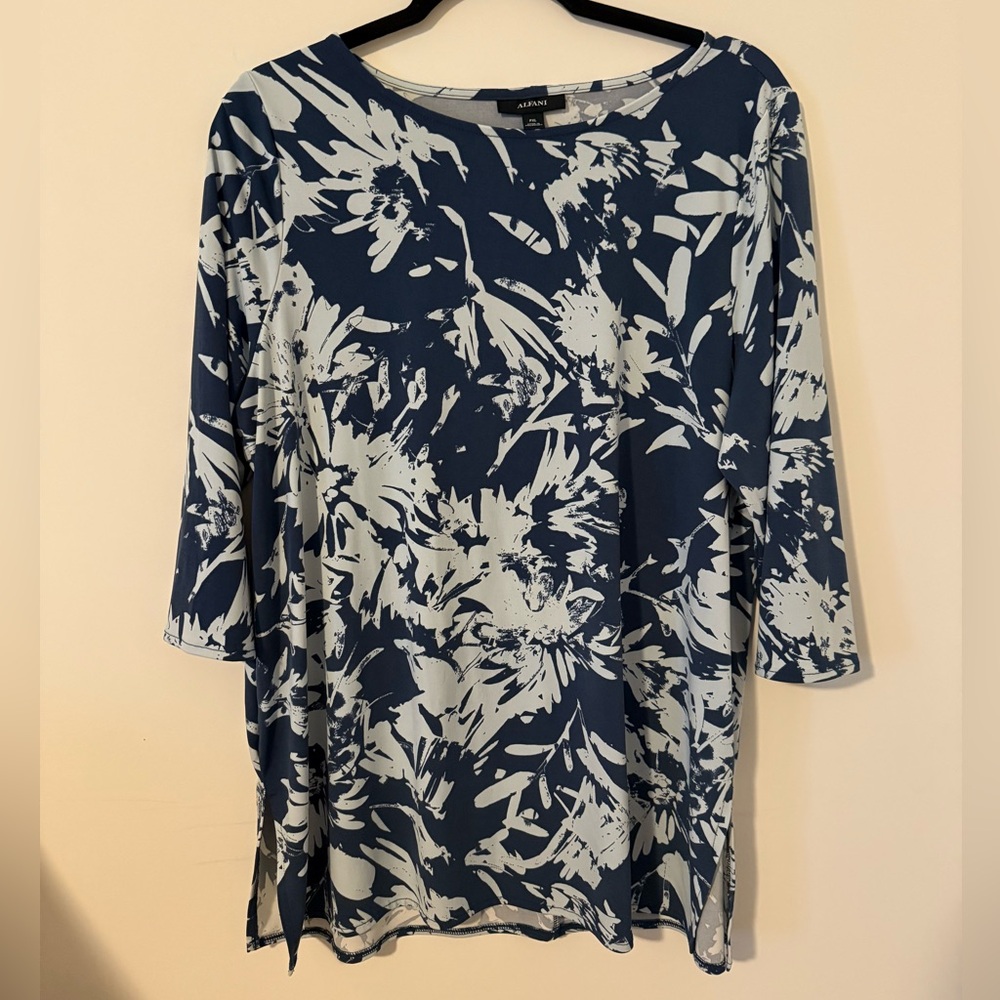 Alfani Navy and Light Blue Floral Print Tunic Top Sz Petite XLarge